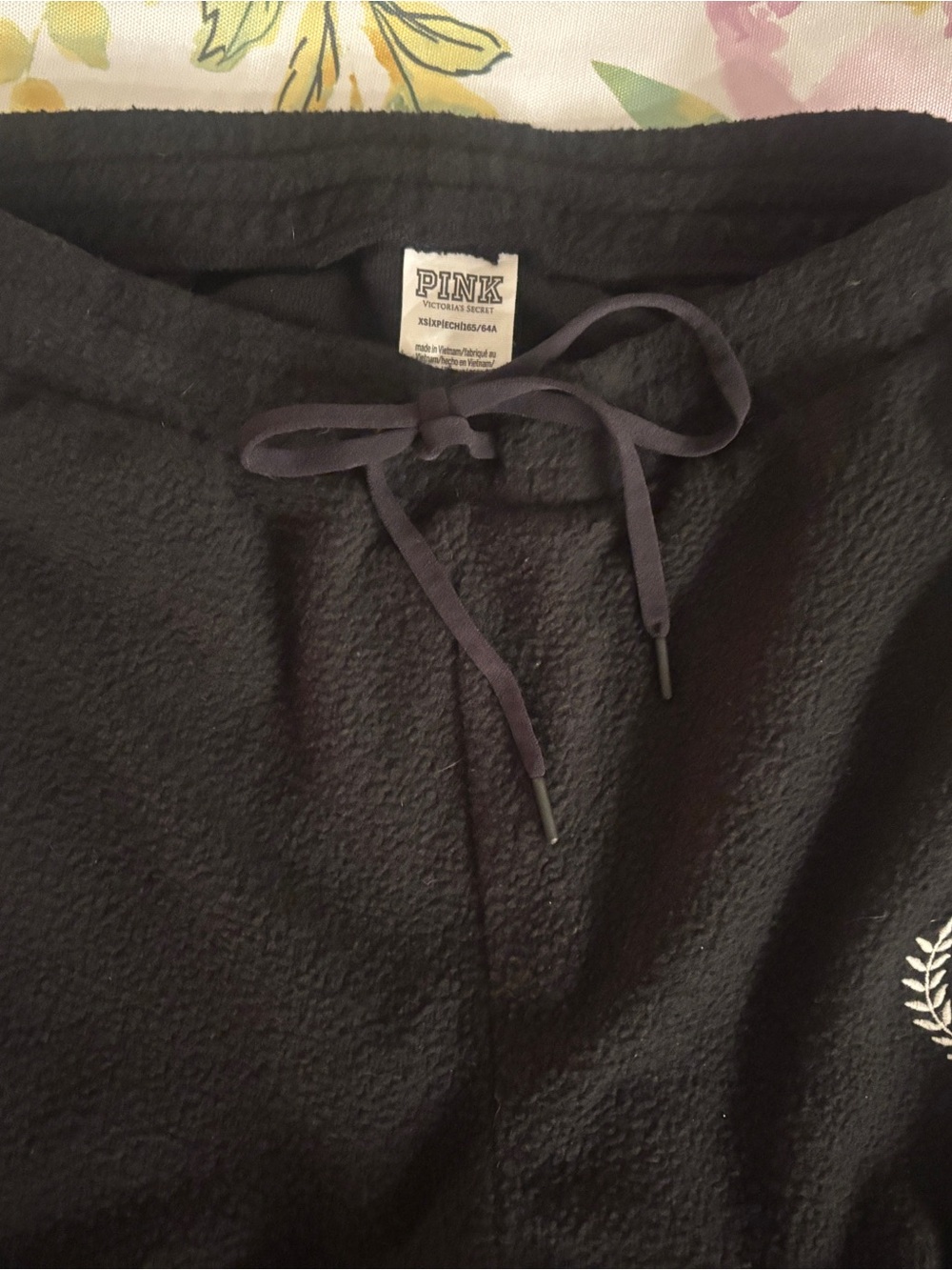 PINK Women’s Black Fleece Joggers - Picture 3 of 3